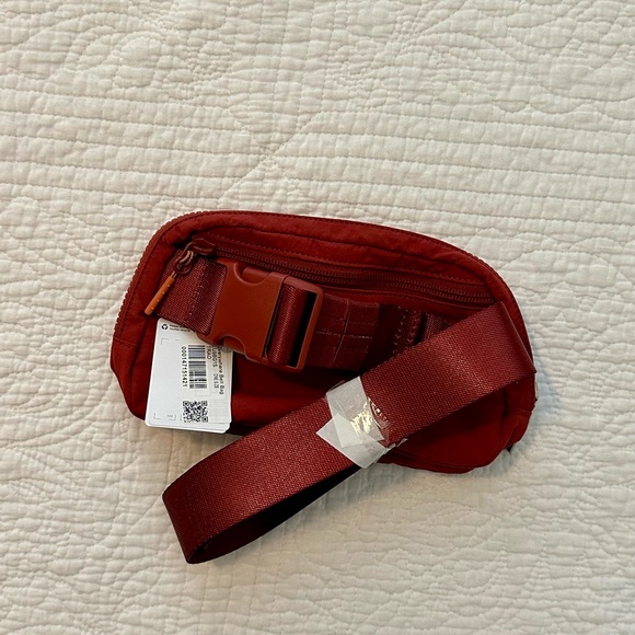 NWT Lululemon Everywhere Belt Bag 1L Terra Orange Fall Limited Color - Picture 3 of 6